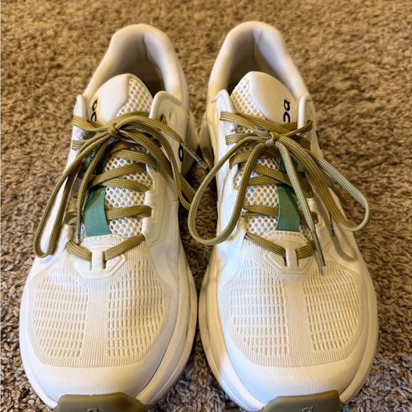 On Cloud Running Cream and Green Athletic Shoes - Picture 3 of 4